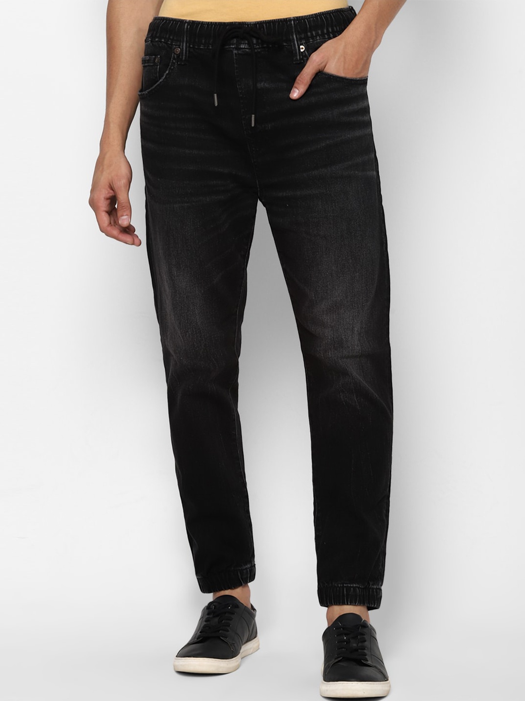 

AMERICAN EAGLE OUTFITTERS Men Black Slim Fit Light Fade Jeans