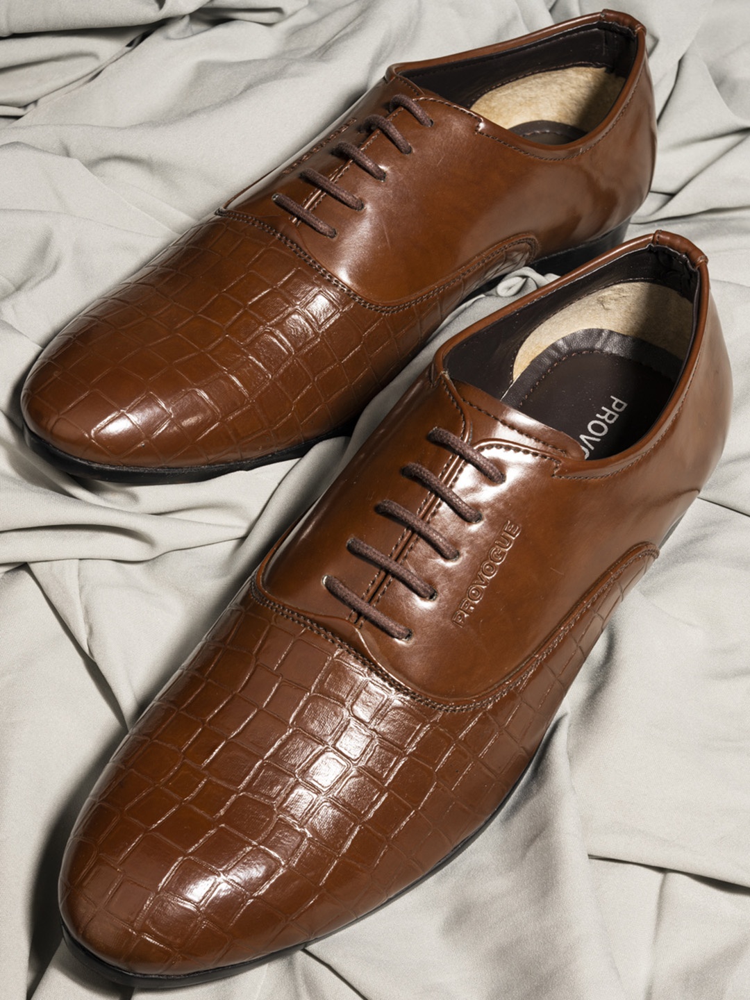 

Provogue Men Brown Textured Handcrafted Formal Oxfords