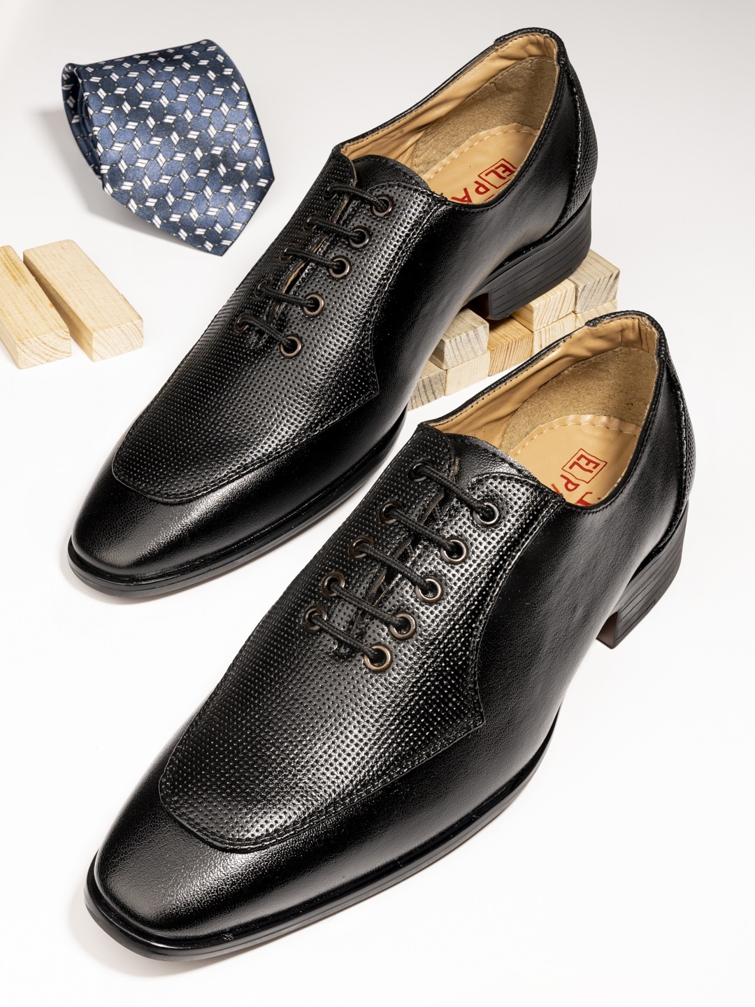 

El Paso Men Black Textured Oxfords Formal Shoe