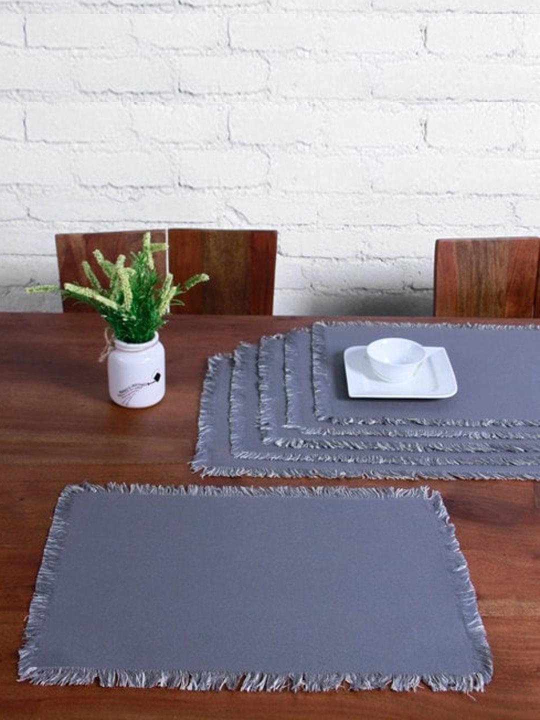 

Lushomes Pack of 6 Grey Reversible Fringe Table mats