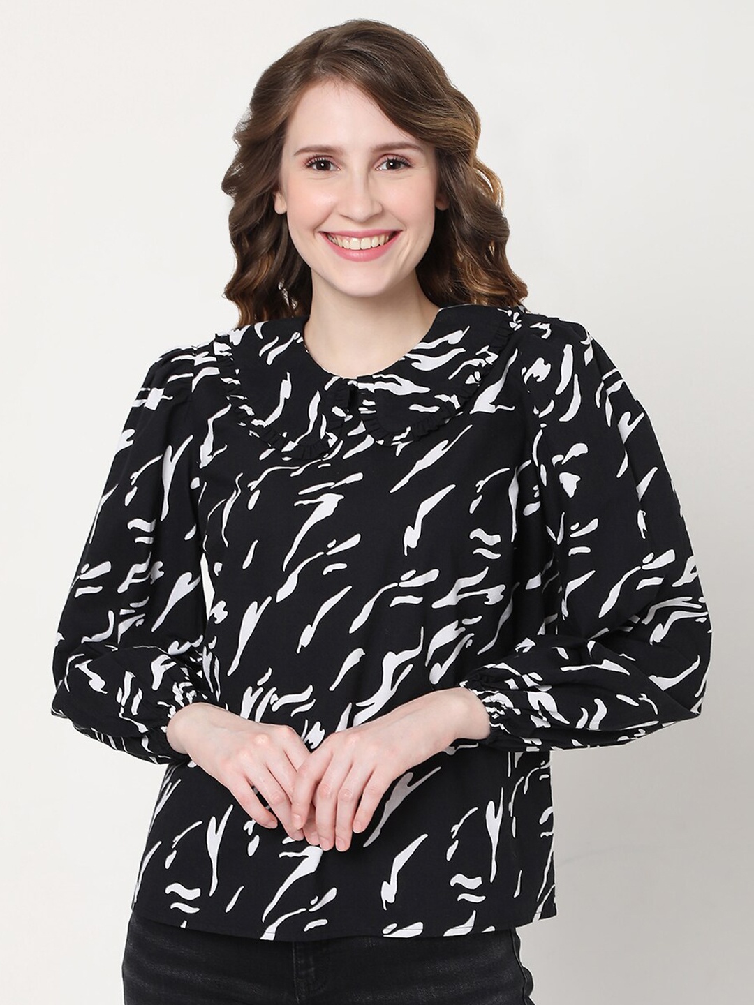 

Vero Moda Women Black Regular Printed Top