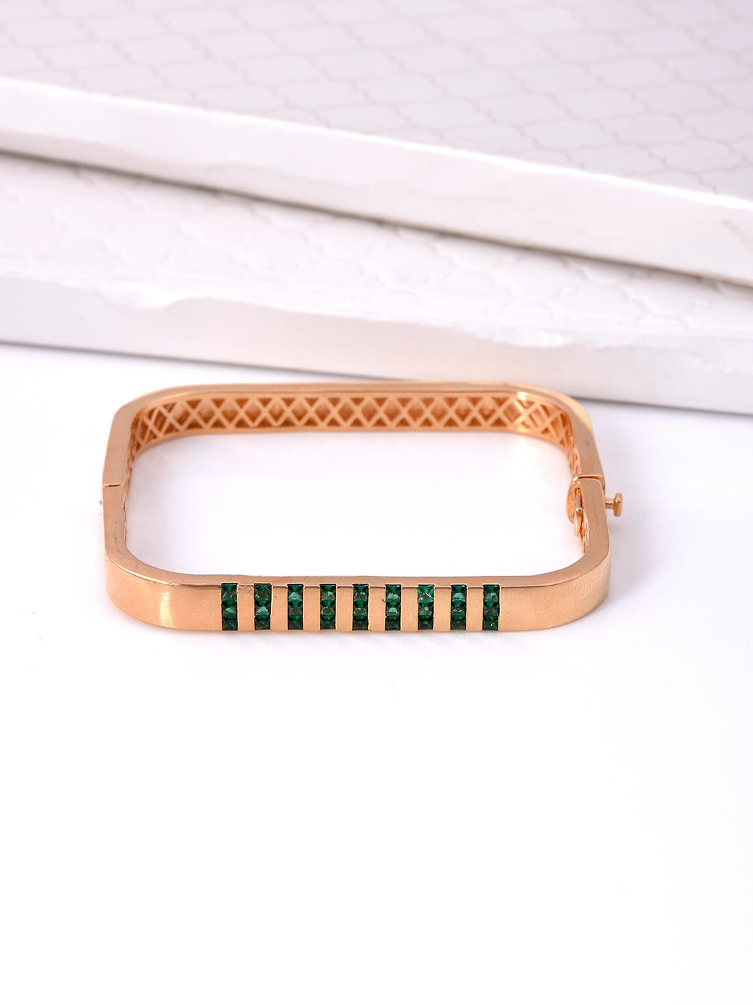 

Tistabene Women Gold-Toned & Green Gold-Plated Kada Bracelet