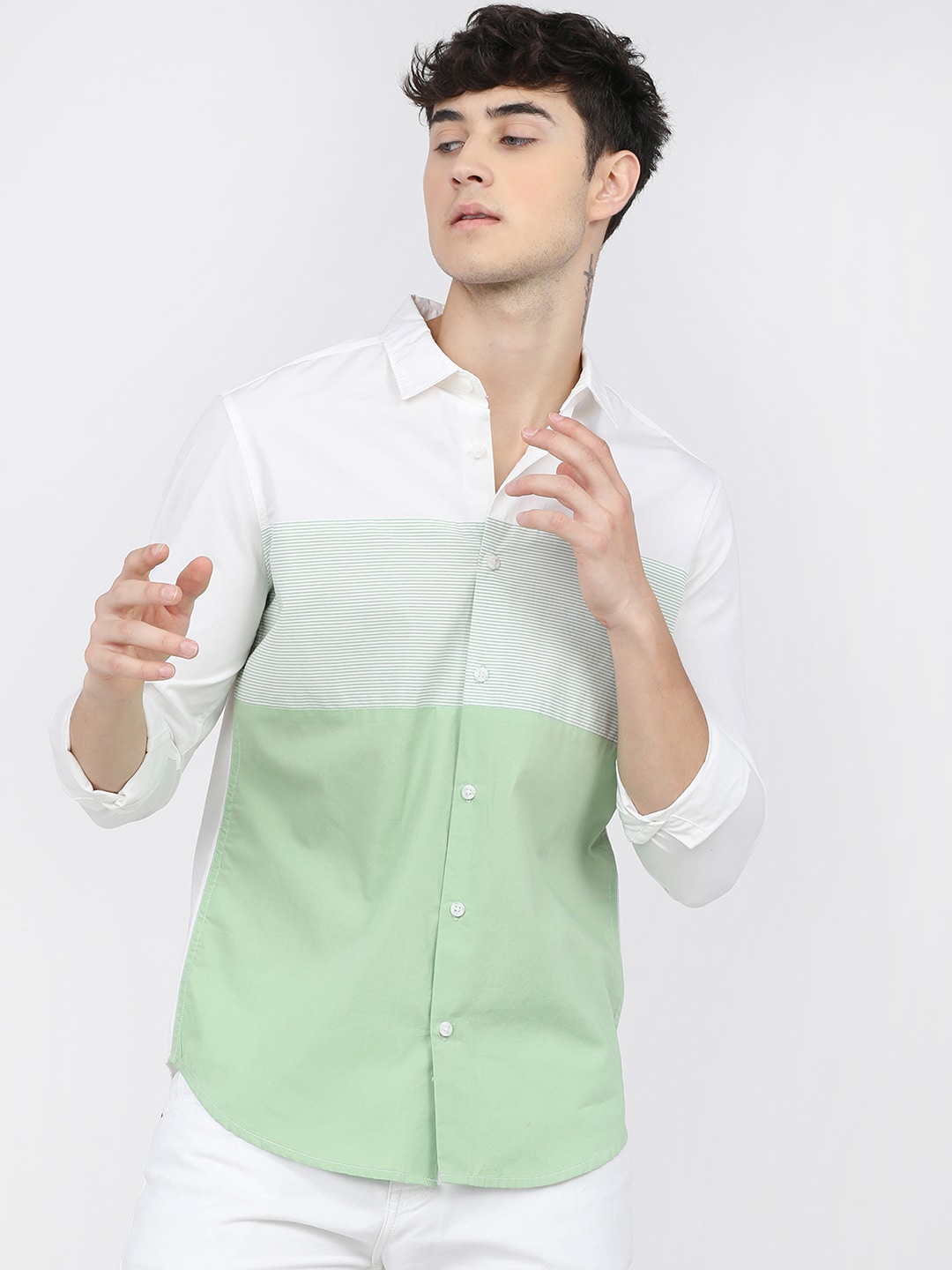 

HIGHLANDER Men White Slim Fit Opaque Striped Casual Shirt