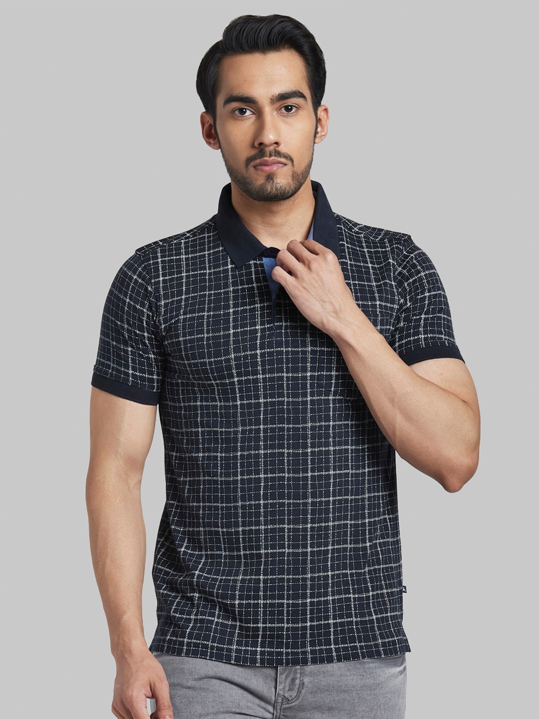 

Parx Men Blue & White Checked Polo Collar T-shirt