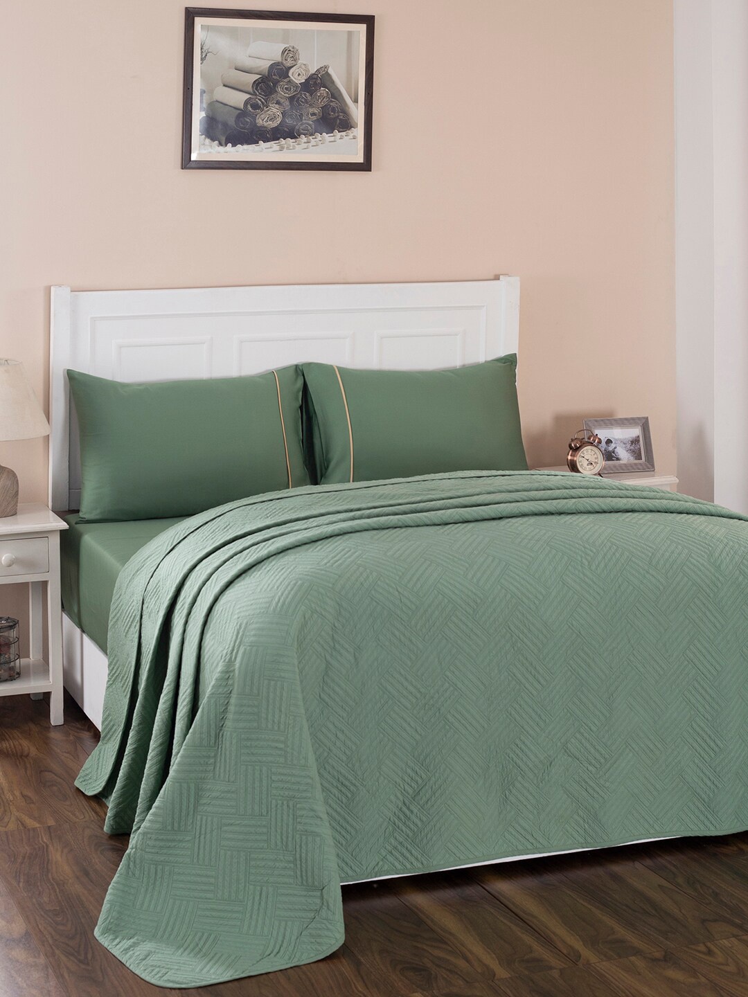 

MASPAR Green Solid Jacquard 100 GSM AC Room Single Bed Quilt