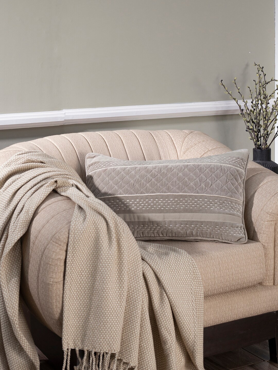 

MASPAR Beige Geometric Vintage Grandeur Embroidered Cotton Rectangle Cushion Covers