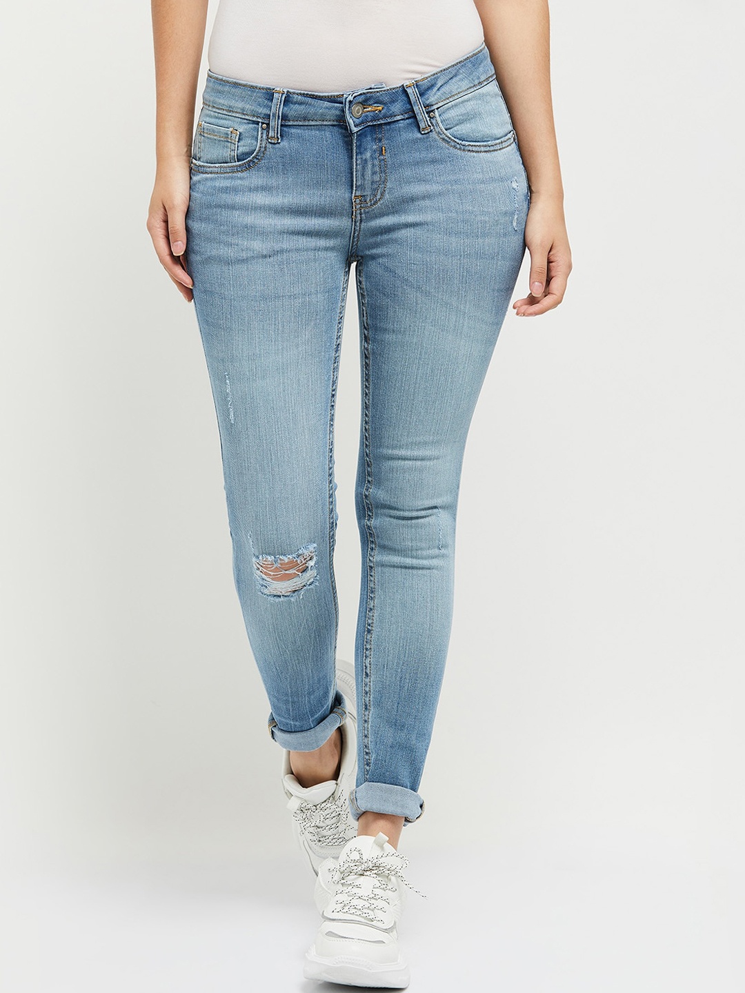 

max Women Blue Slim Fit Mildly Distressed Heavy Fade Jeans