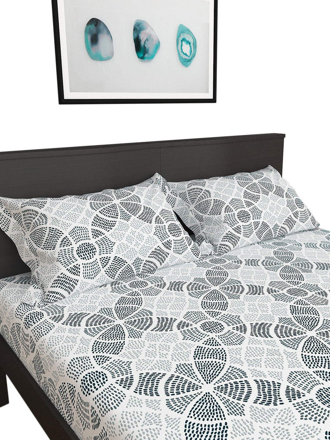 

Home Centre White & Green Geometric 150 TC King Bedsheet with 2 Pillow Covers