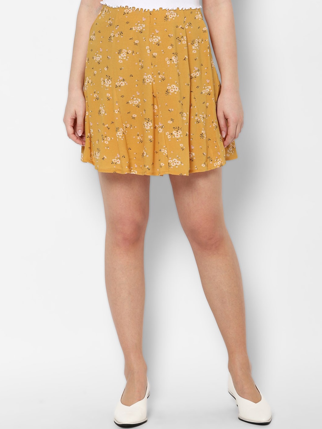 

AMERICAN EAGLE OUTFITTERS Women Yellow Floral Print Skirt
