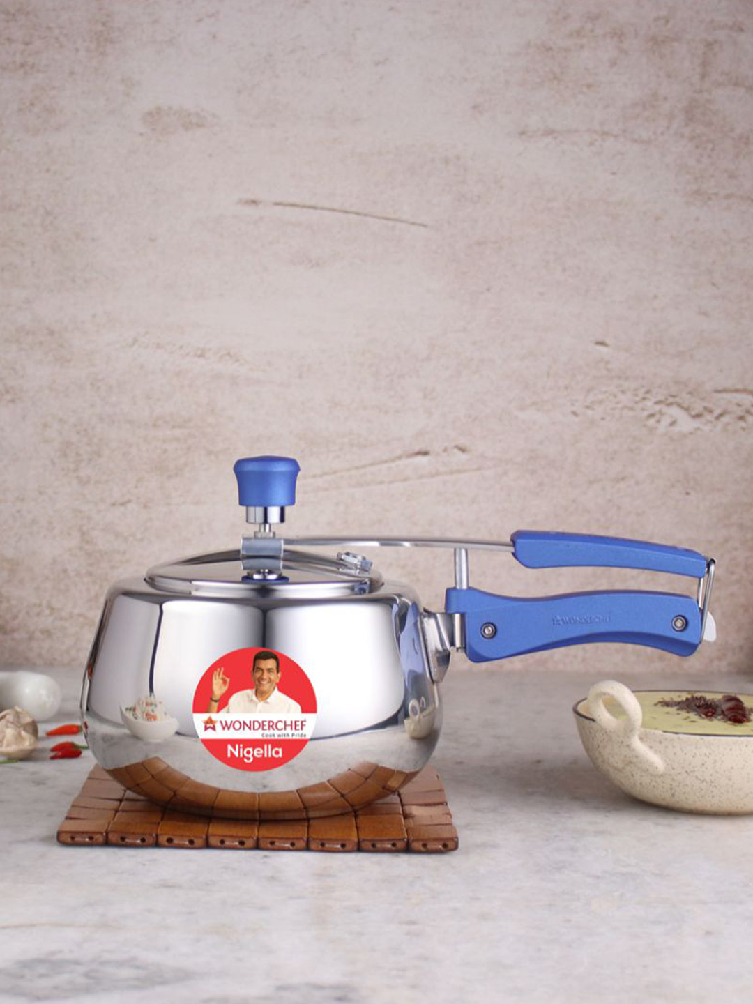 

Wonderchef Silver-Toned & Blue Solid Nigella Pressure Cooker