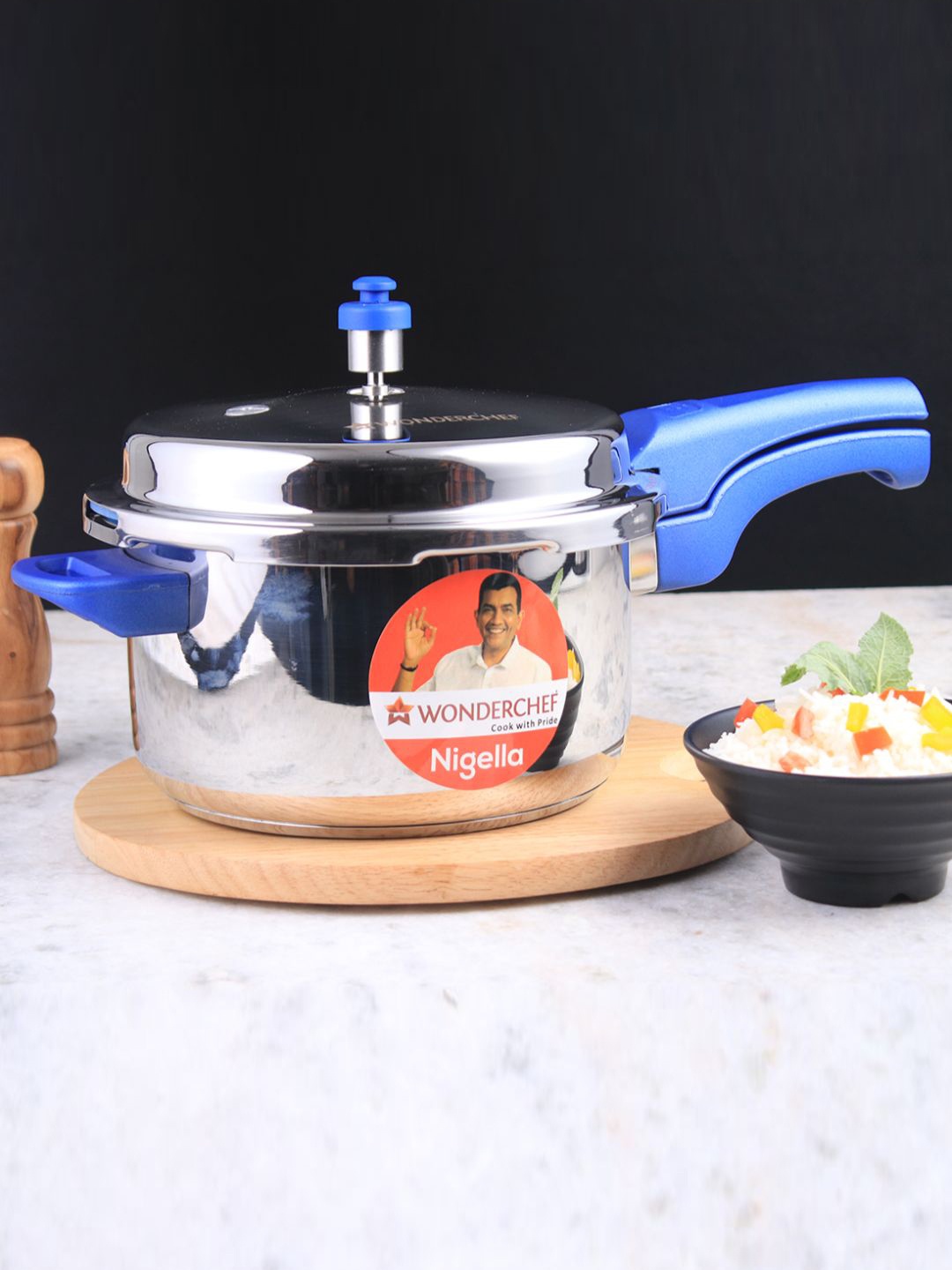 

Wonderchef Silver-Toned & Blue Solid Nigella Stainless Steel Pressure Cooker 5L