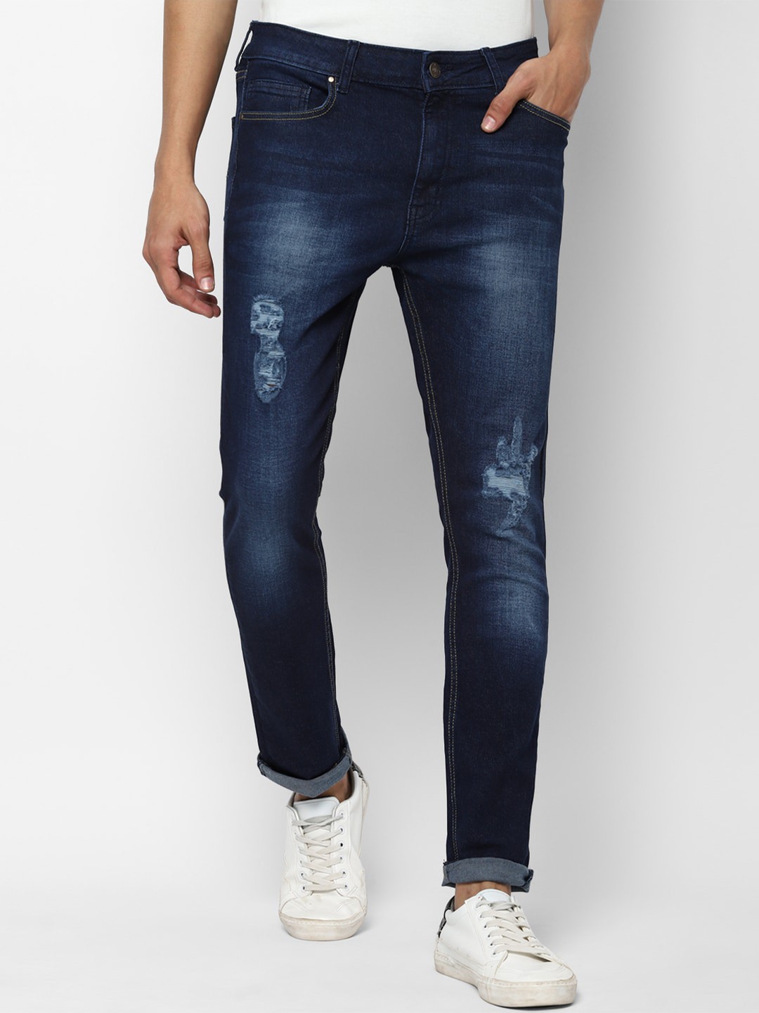 

FOREVER 21 Men Blue Slim Fit Mildly Distressed Heavy Fade Stretchable Jeans