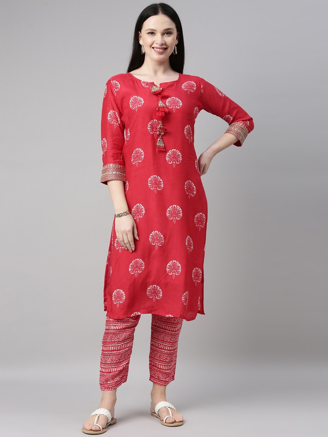 

Neerus Women Red Ethnic Motifs Printed Regular Zardozi Kurta with Trousers