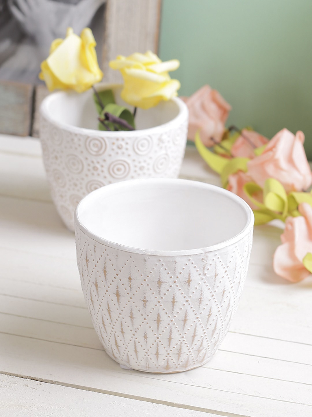 

TAYHAA Set Of 2 White & Beige Set Of 2 Textured Handcrafted Planter Pots