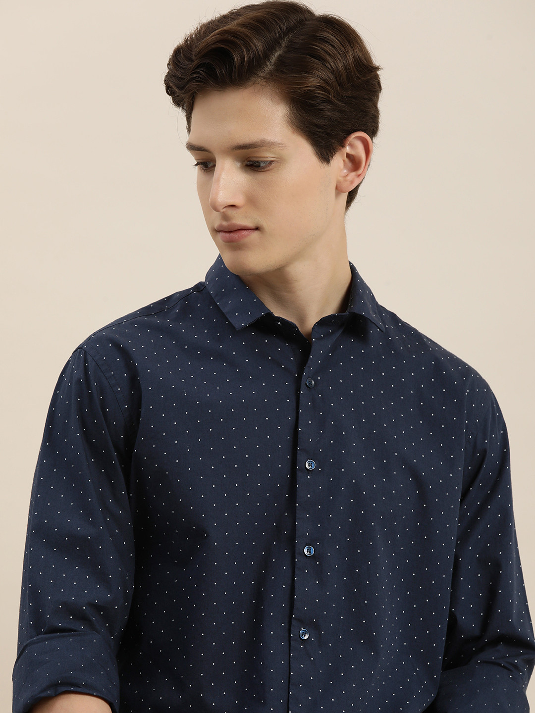 

ether Men Navy Blue & White Printed Pure Cotton Casual Shirt