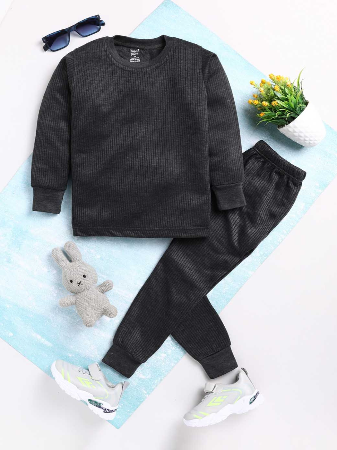 

Toonyport Boys Charcoal Grey Solid Thermal Set