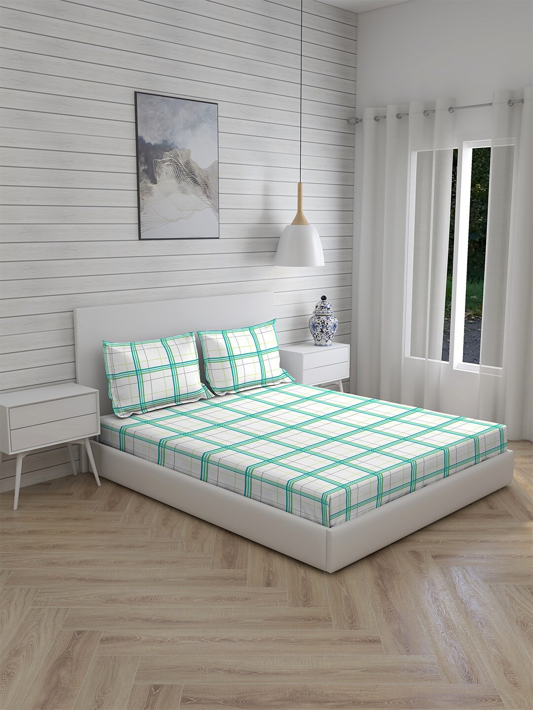 

Layers Green & White Geometric 144 TC Queen Bedsheet with 2 Pillow Covers