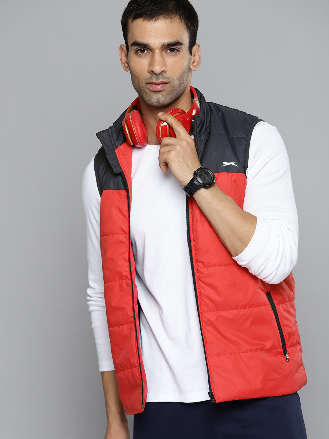 

Slazenger Men Red & Navy Blue Colourblocked Sleeveless Padded Jacket