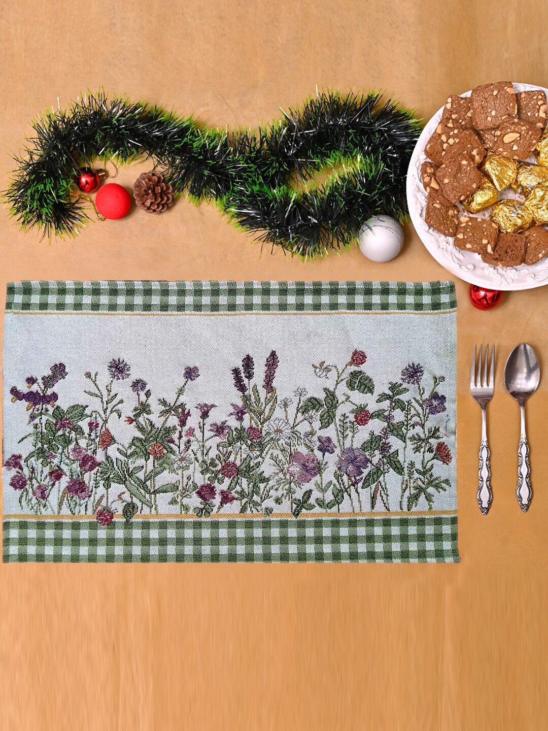 

AVI Living White & Green Set of 4 Floral Rectangular Table Placemats