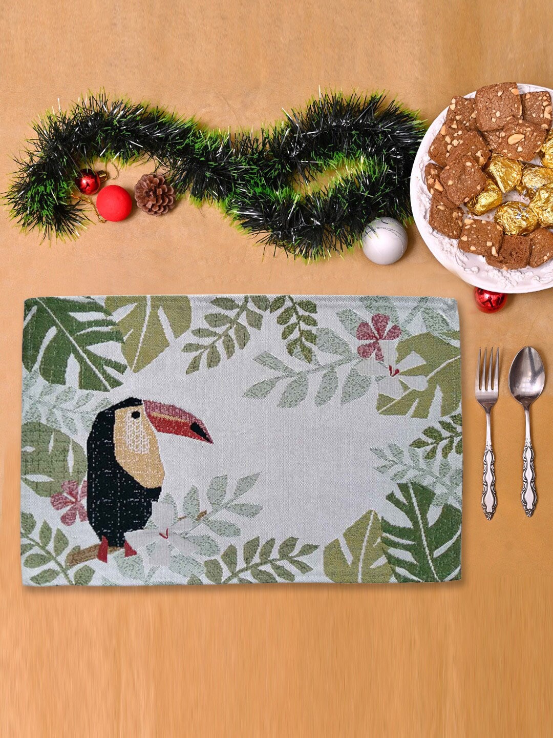 

AVI Living Green & White Set of 6 Rectangular Table Placemats