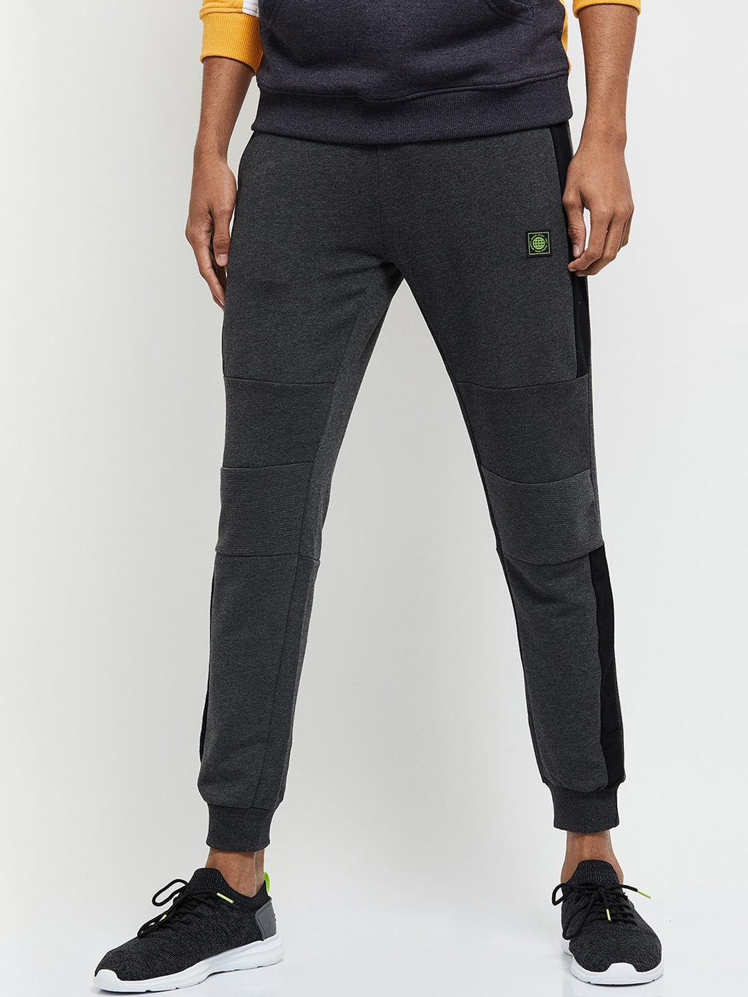 

max Men Charcoal Solid Regular Fit Joggers