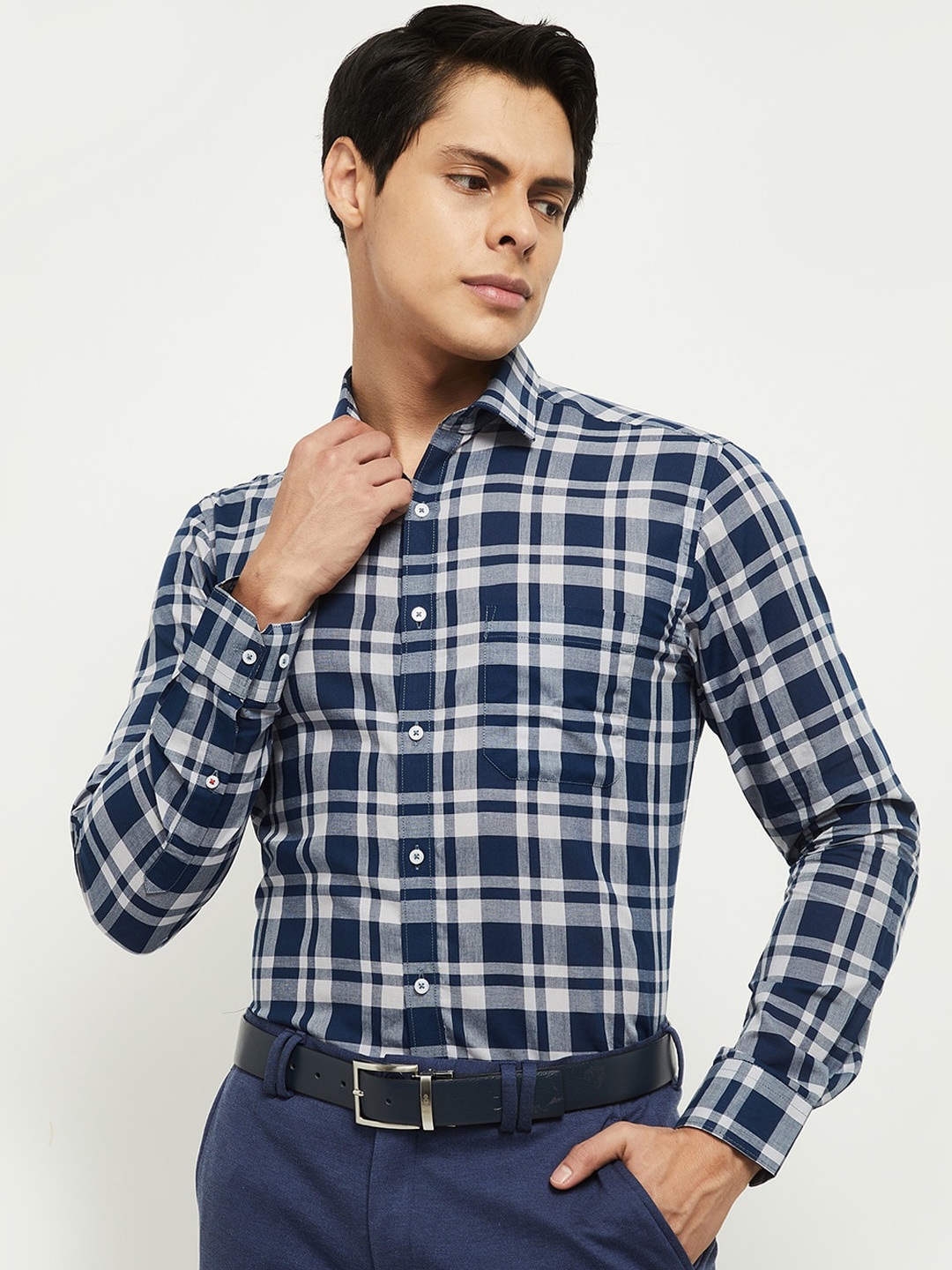 

max Men Blue Tartan Checks Casual Shirt