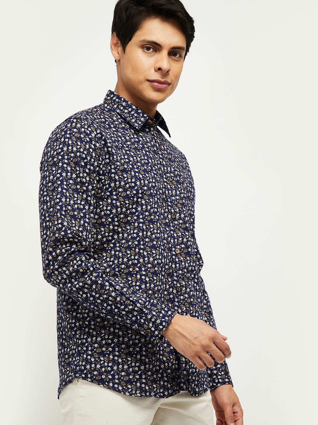 

max Men Blue Floral Opaque Printed Casual Shirt
