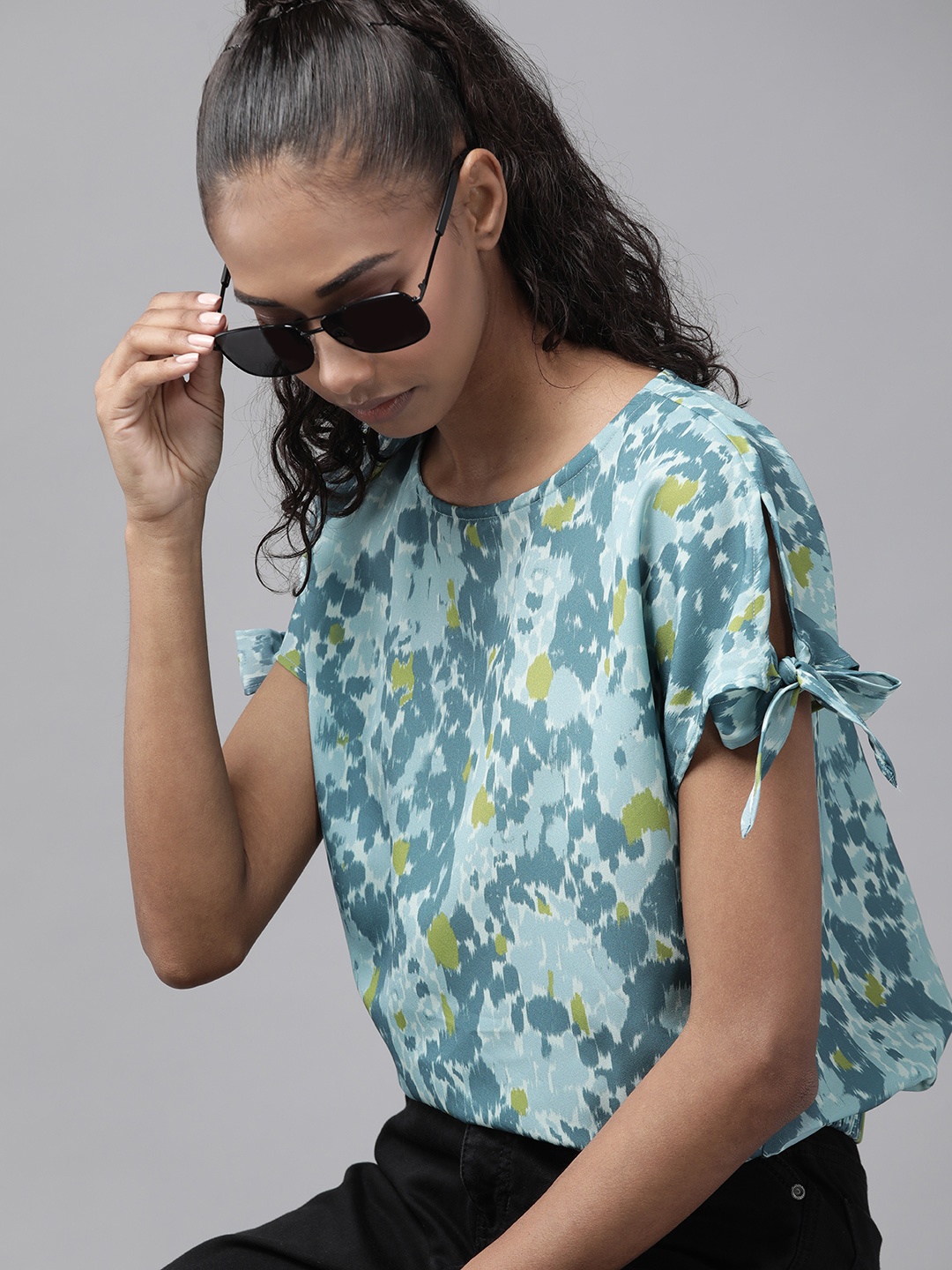 

Roadster Blue & Green Printed Extended Sleeves Blouson Top