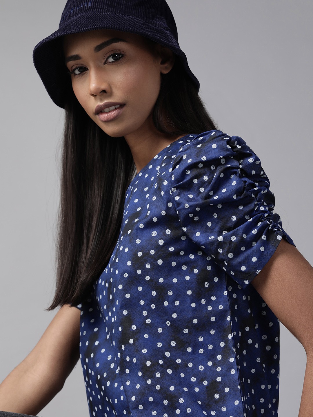 

The Roadster Lifestyle Co Women Blue & White Printed Pure Cotton Top