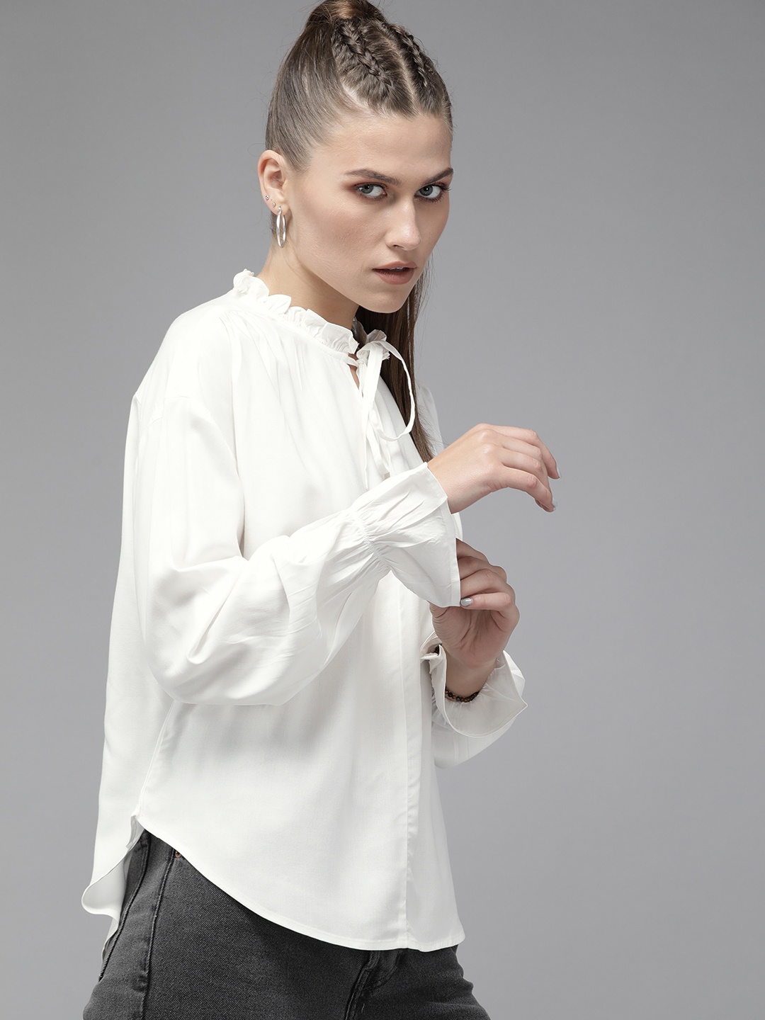 

The Roadster Lifestyle Co Women White Solid Tie-Up Neck Top