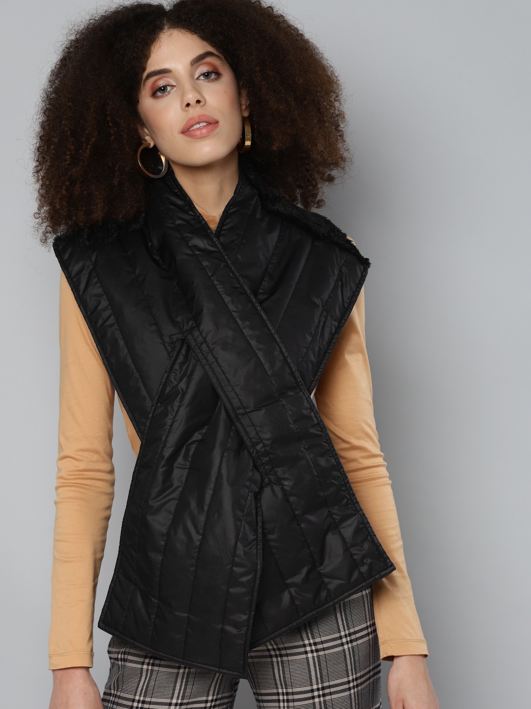

SASSAFRAS Women Black Shoulder Fur Puffer Scarf