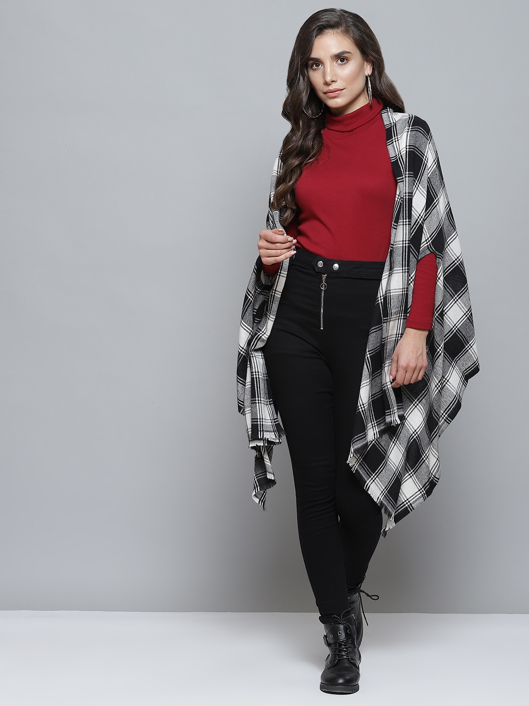 

SASSAFRAS Women Black & Grey Checked Longline Shrug