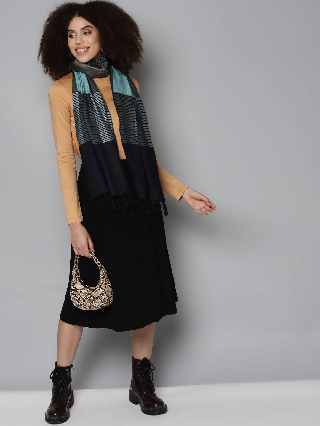 

SASSAFRAS Women Black Printed Stole