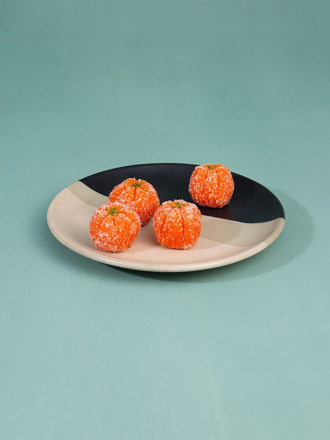 

ellementry Cream-Coloured & Black Hand Painted Ceramic Matte Plate