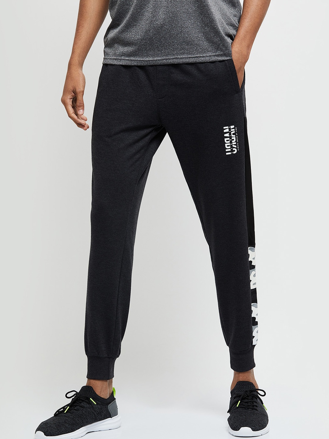 

max Men Charcoal Black Joggers