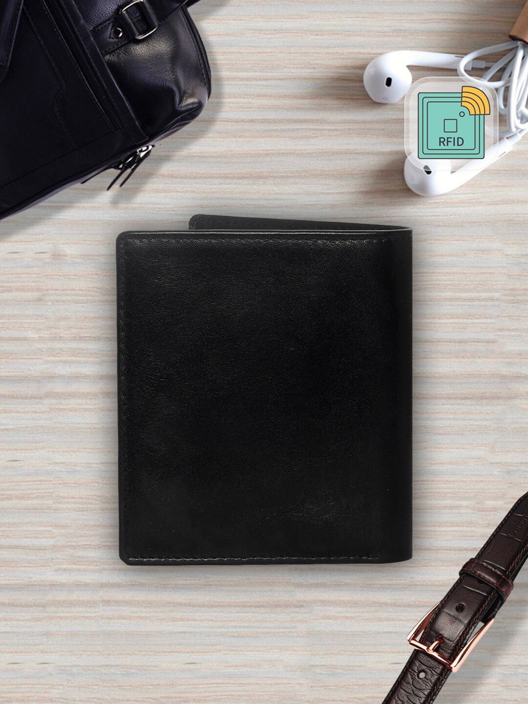 

LOUIS STITCH Men Black Textured Leather Three Fold Wallet