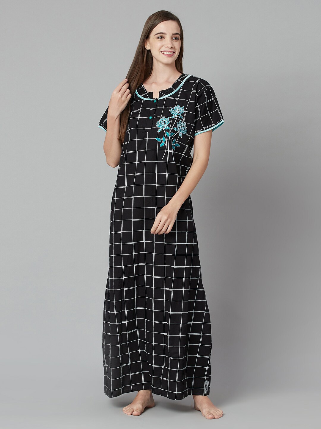 

TRUNDZ Women Black Checked Maxi Nightdress