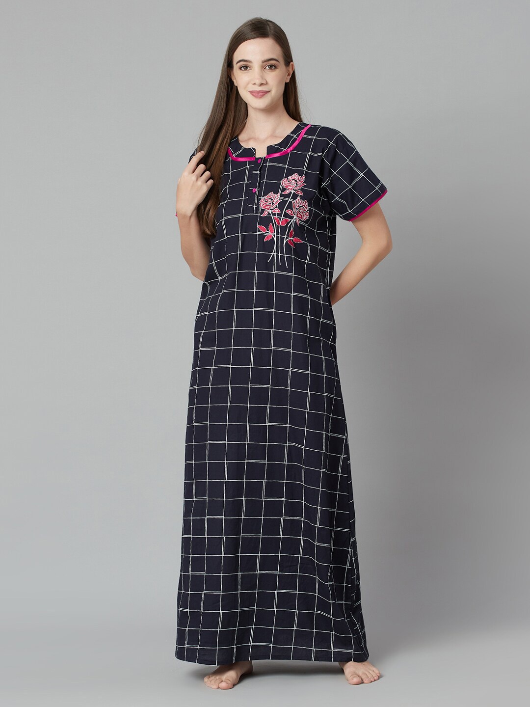 

TRUNDZ Women Black Printed Maxi Nightdress