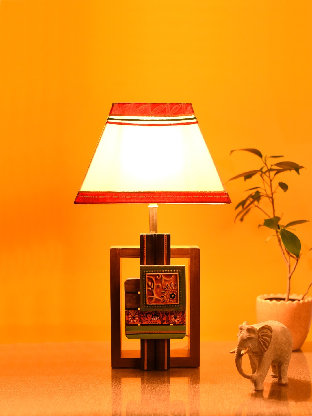 

AAKRITI ART CREATIONS Brown & Red Handcrafted Wood Table Lamp