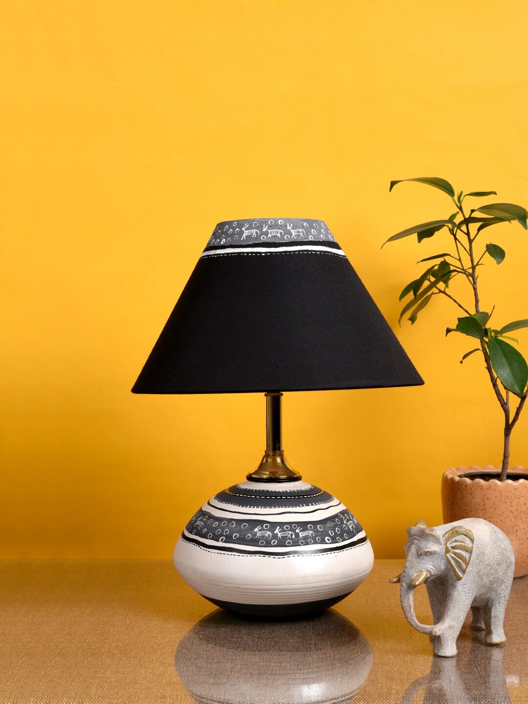 

AAKRITI ART CREATIONS Black & White Earthen Table Lamp