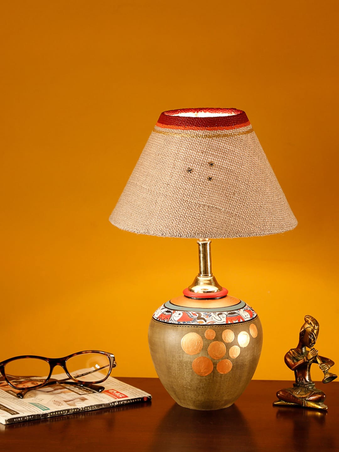 

AAKRITI ART CREATIONS Brown & Beige Table Lamp