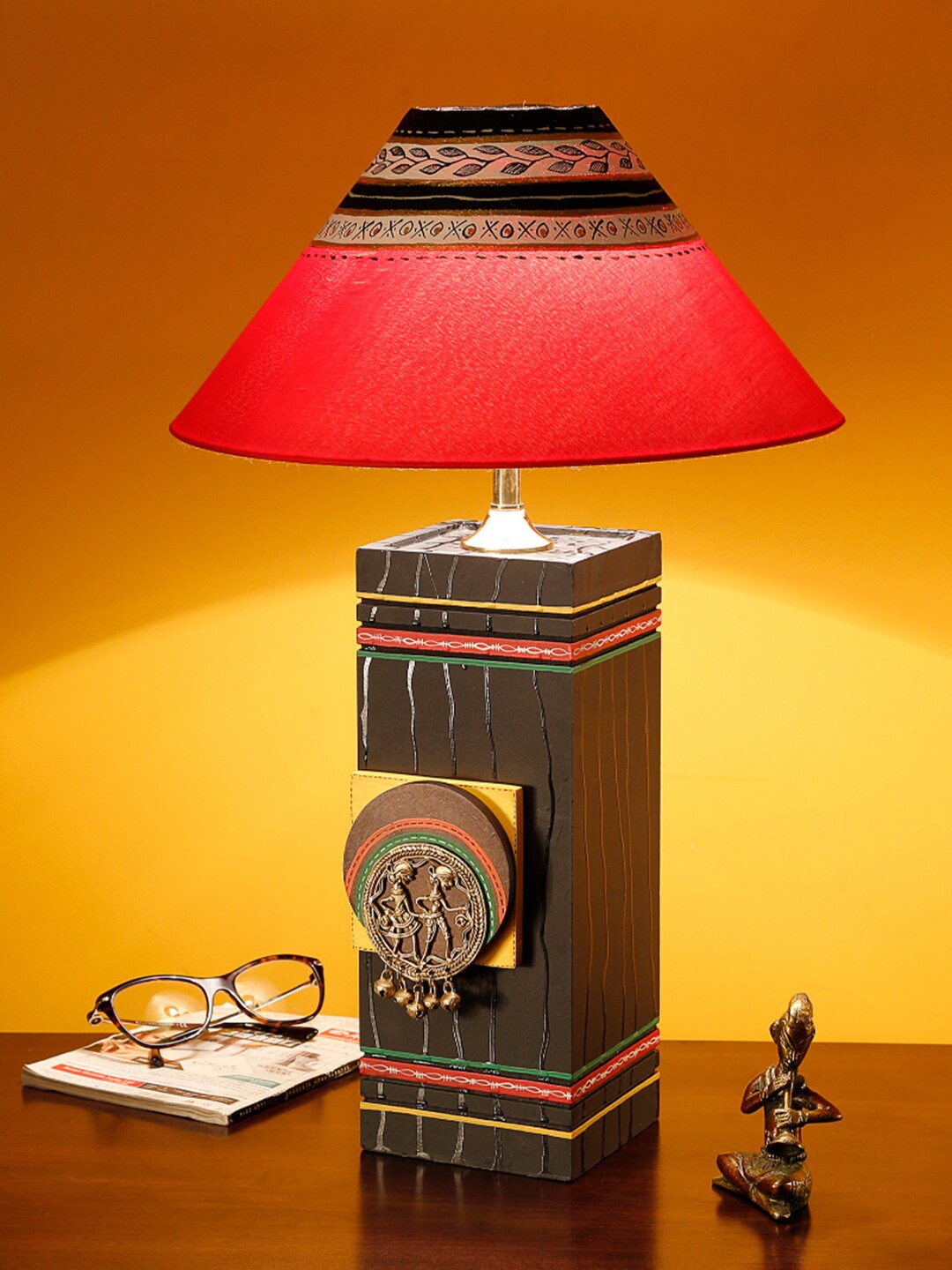 

AAKRITI ART CREATIONS Brown & Red Wood Handcrafted Table Lamp