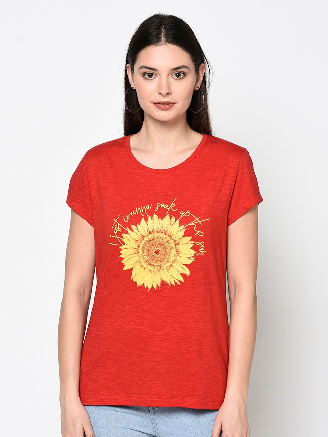 

DAiSY Women Red Printed Applique T-shirt
