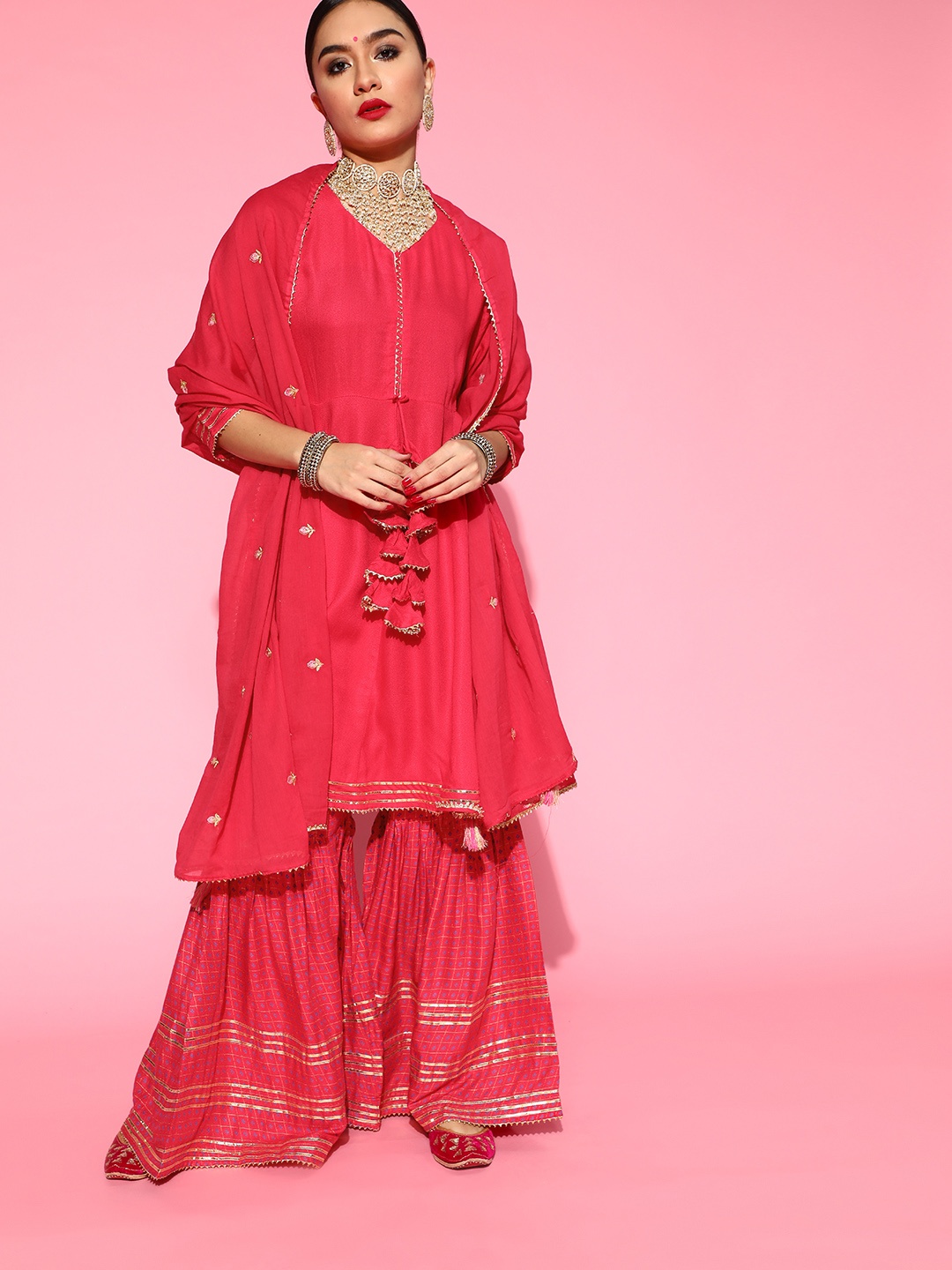

Indo Era Solid Viscose Rayon Kurta Set, Red