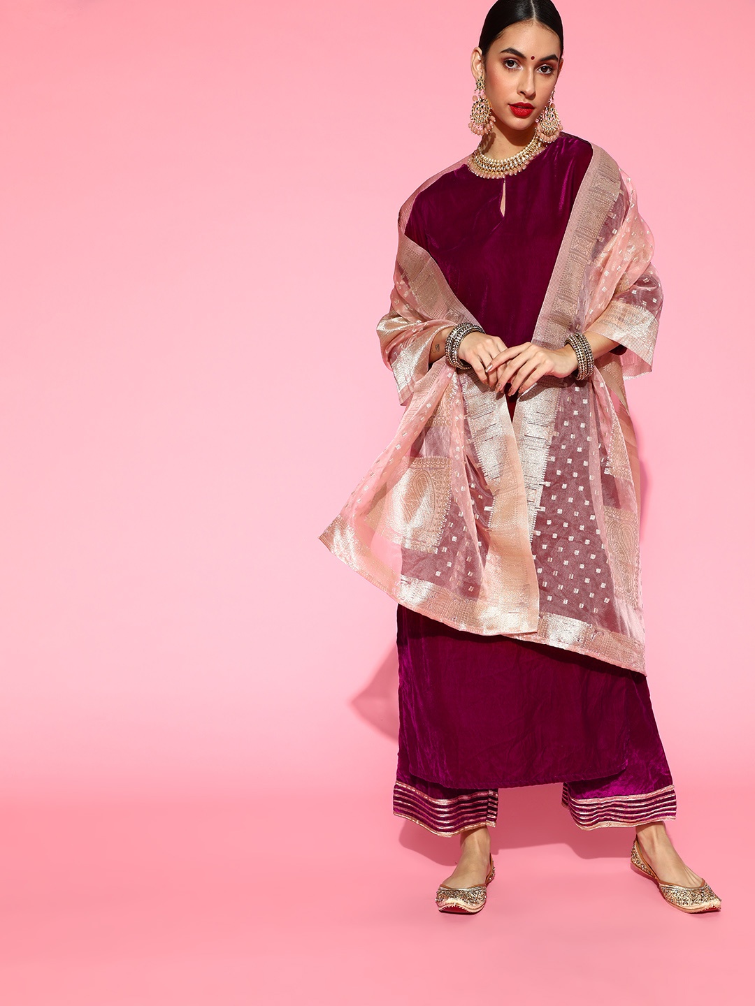 

Indo Era Solid Velvet Kurta Set, Magenta