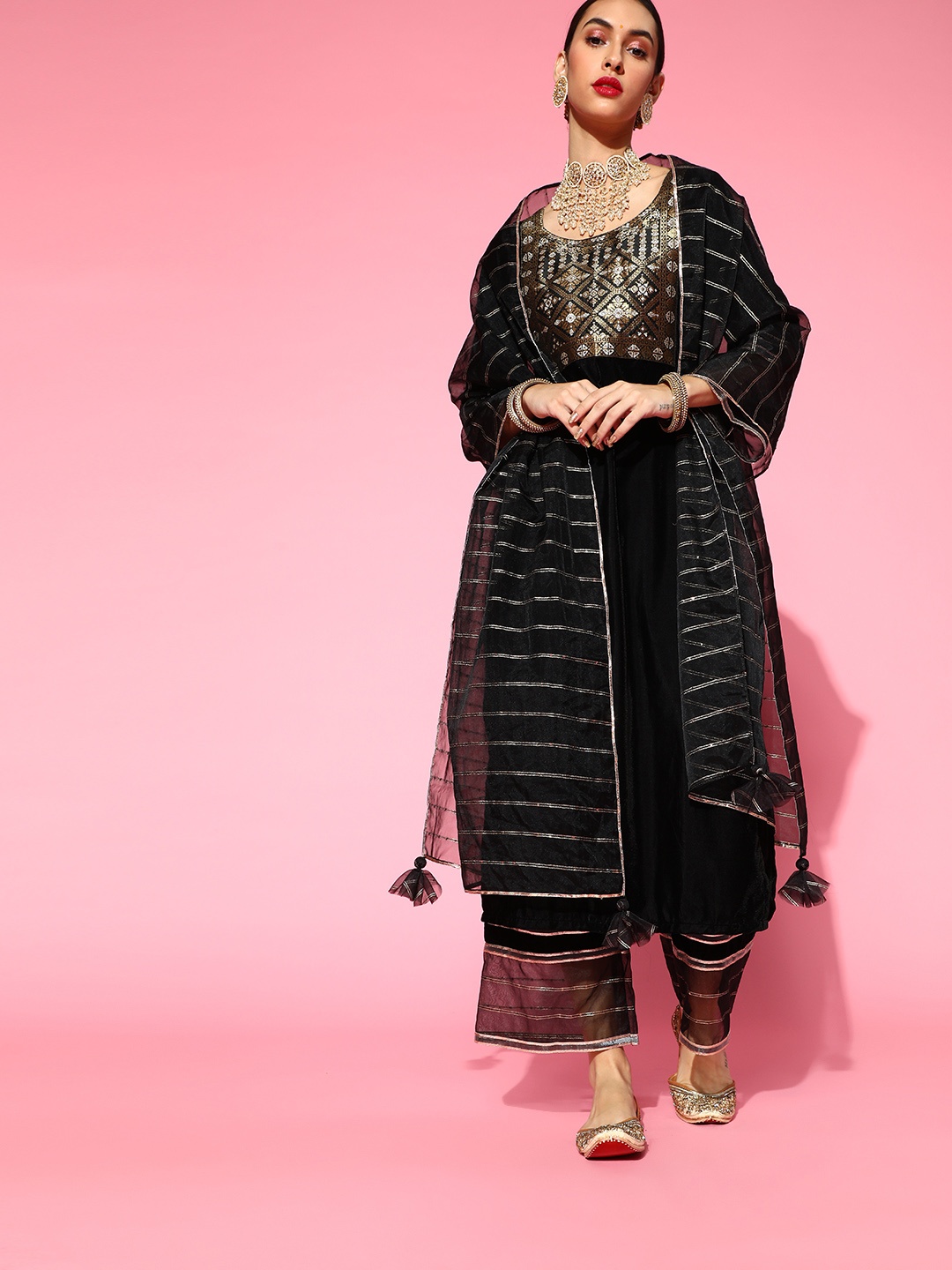 

Indo Era Ethnic Motifs Cotton Blend Kurta Set, Black