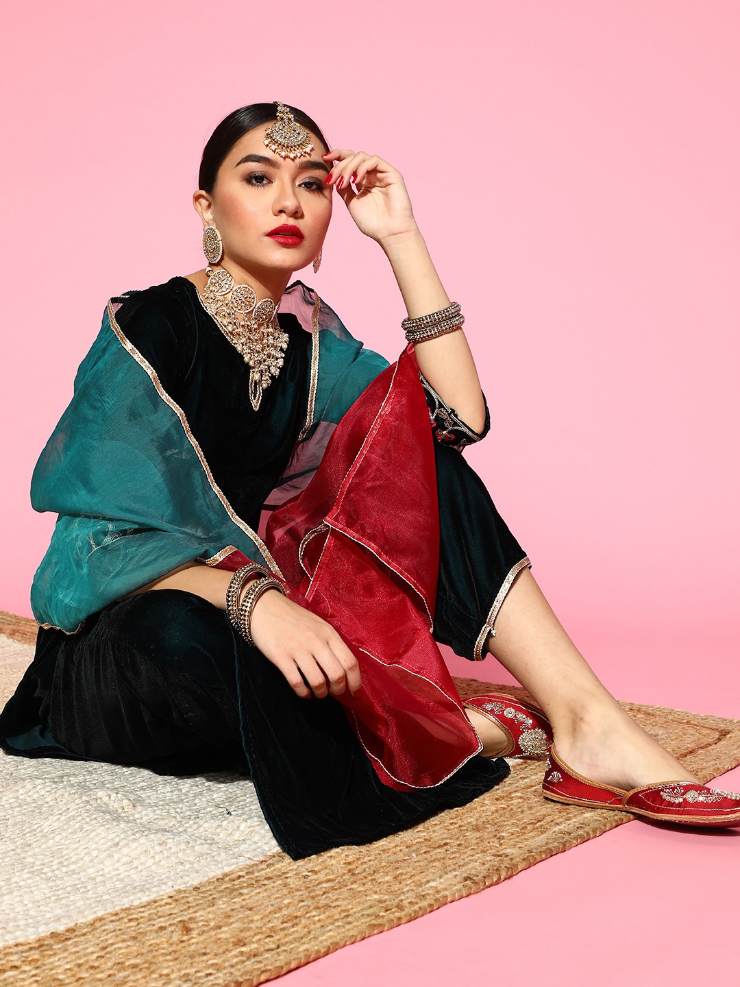 

Indo Era Ethnic Motifs Velvet Kurta Set, Teal