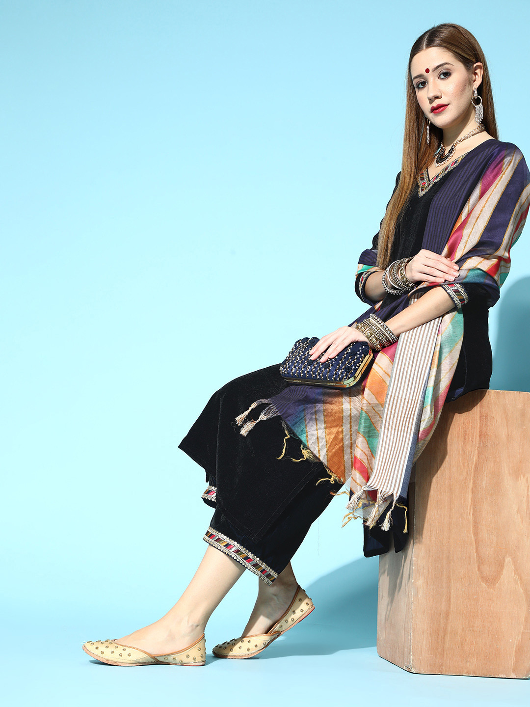 

Indo Era Solid Velvet Kurta Set, Navy blue