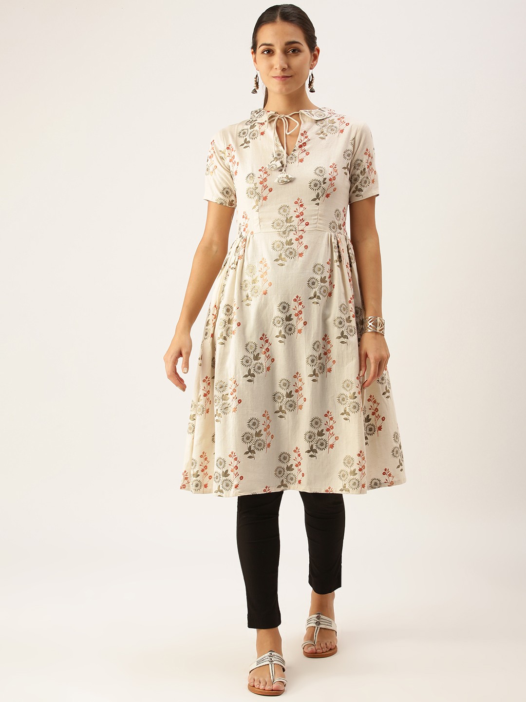 

Ethnovog Women Beige Floral Printed Floral Kurta