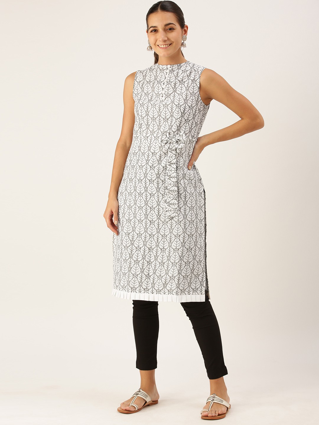 

Ethnovog Women White Quirky Printed Kurta